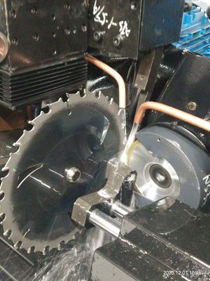 고 정밀 CNC Tct 톱 블레이드 날개 가열 기계